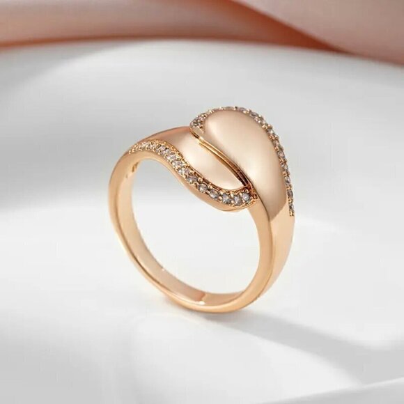 NWT Statement Overlap Ring Sz. 9 14K Rose Gold Plated Cubic Zirconia Accents - Picture 2 of 6